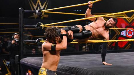 Finn Balor (r.) sicherte sich die NXT Championship