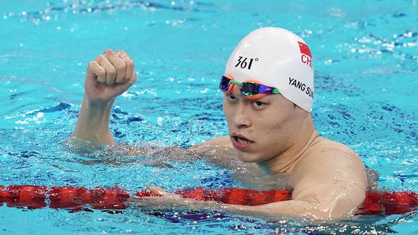 Sun Yang gewann Gold über 400 und 200 m Freistil 