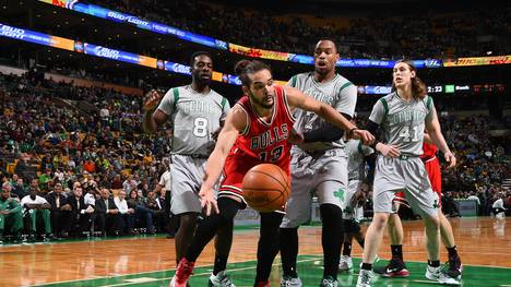 Joakim Noah-Chicago Bulls-Boston Celtics-Ball