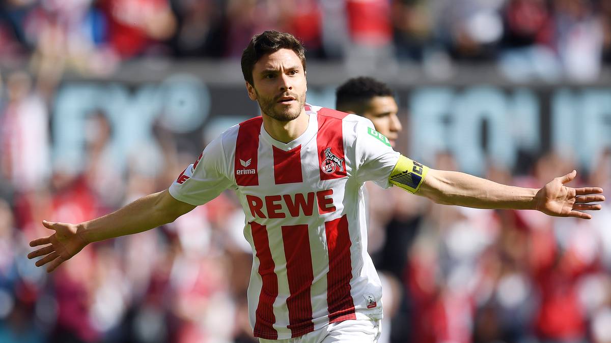 Dann aber darf der FC jubeln: Jonas Hector feiert seinen Führungstreffer, ...
