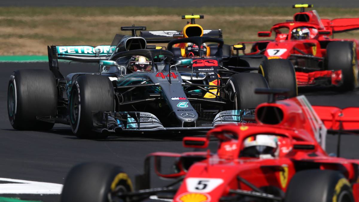 MOMENTUM: Ausgerechnet bei Hamiltons Heimspiel in Silverstone fügte Vettel dem Briten eine empfindliche Niederlage zu und goss danach noch Öl ins Feuer. Hamiltons Konter folgte am Donnerstag in Hockenheim: "Vettel labert zu viel." Doch kann er auch auf der Strecke kontern?