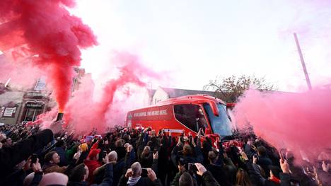 Auch der eigene Mannschaftsbus wurde von den Liverpool-Fans bereits mit Pyro begrüßt