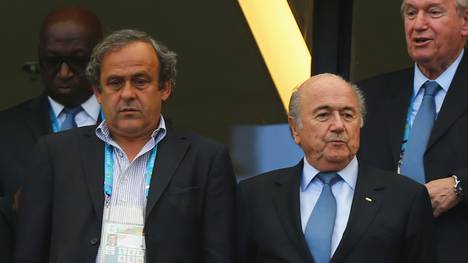 Sepp Blatter (r.) zahlte zwei Millionen Franken an Michel Platini