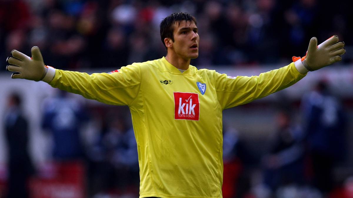 PLATZ 8: Daniel Fernandes (VfL Bochum) - Der Torhüter holt sich am 8. Dezember 2008 im Spiel bei Eintracht Frankfurt mit einem Foul an Martin Fenin die Rote Karte in der 4. Minute ab