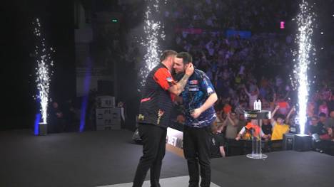 Michael Smith gewinnt den letzten Spieltag der Premier League of Darts und sichert sich damit den letzten Playoff-Platz. Nächste Woche spielen dann die vier Bestplatzierten in London um den Titel.