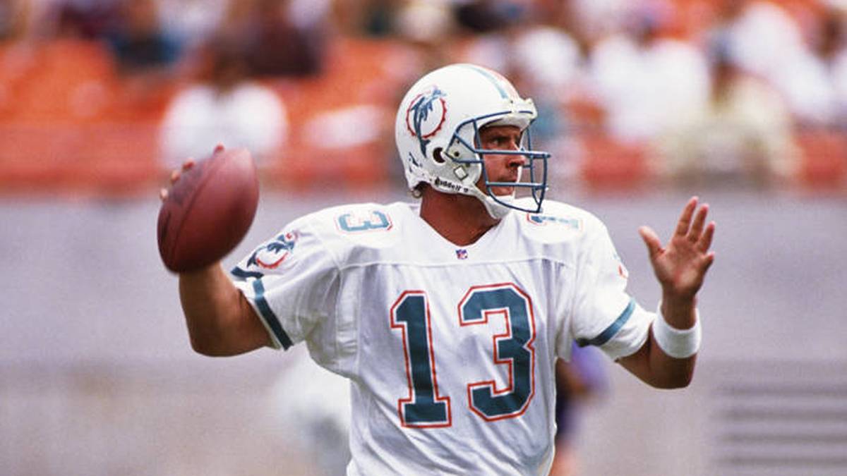 Der Quarterback wurde 1984 in seiner zweiten Saison zum MVP gewählt. Lange war er in mehreren Kategorien Rekordhalter, wie z.B. für geworfene Yards (61.361).