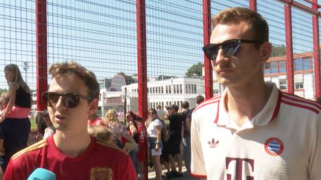 Beim öffentlichen Training des FC Bayern befragte SPORT1 die Bayern-Fans nach den Einsatzzeiten der Talente des Rekordmeisters - sollten Spieler wie Lennart Karl oder Paul Wanner mehr Spielzeit bekommen?