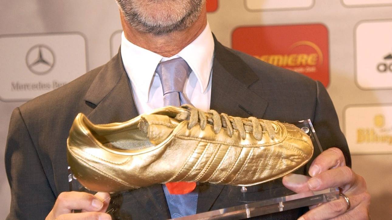 Fussball: 40 Jahre Bundesliga, Jubilaeumsfeier Insgesamt erzielte Gerd Müller sieben Mal die meisten Tore in einer Saison. Fünf Mal gelang ihm das Kunststück, mehr tore zu erzielen, als Spiele zu absolvieren