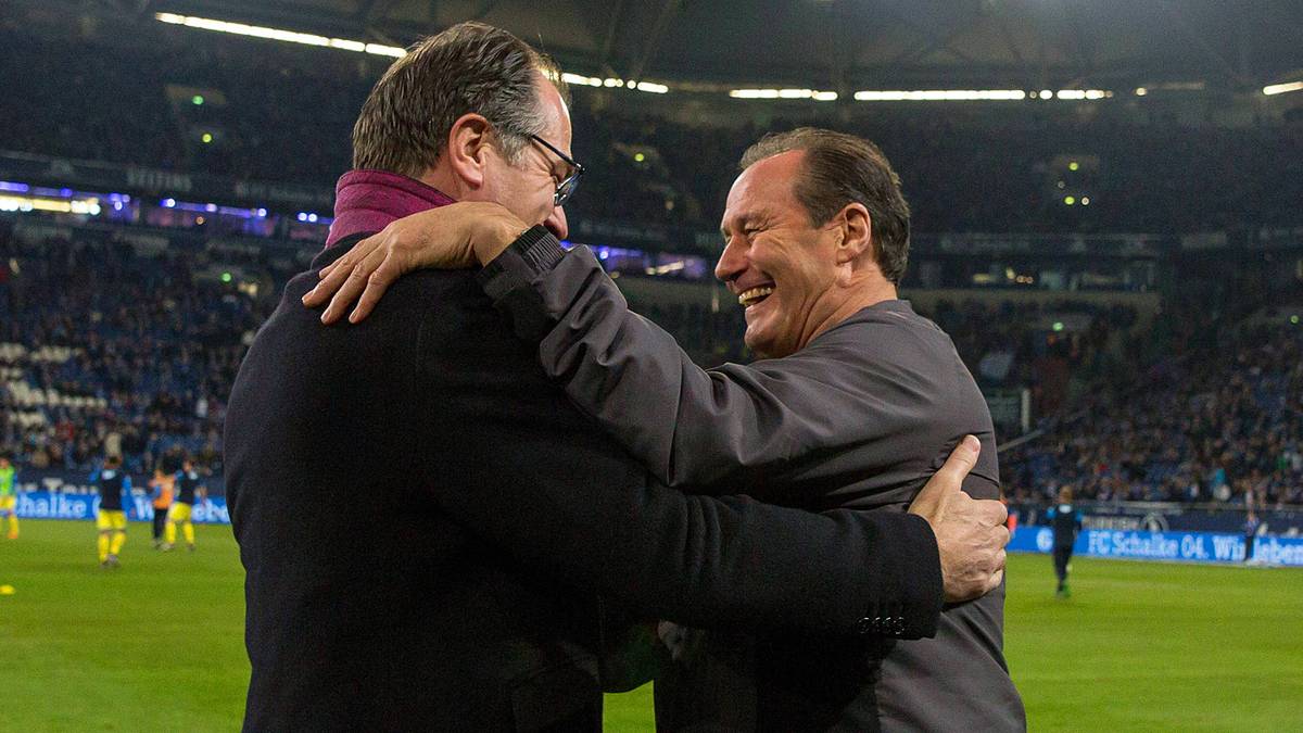 Eine herzliche Umarmung mit Schalkes Aufsichtsratsvorsitzendem Clemens Tönnies hier...