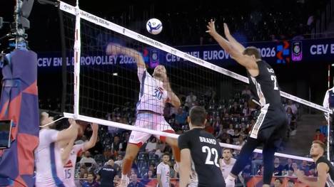 Niederlage für die deutschen Volleyballer. Beim letzten Gruppenspiel gegen Frankreich musste man ein bittere Niederlage einstecken. Die K.o.-Runde ist für die Nationalmannschaft aber trotzdem sicher.