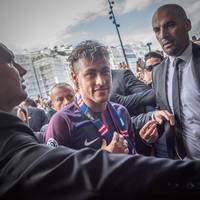 Nach seinem Rekordtransfer 2017 sollte Neymar PSG an die Spitze des europäischen Fußballs bringen. Der Plan ging jedoch nicht auf. Nun wurde offenbar ein neues Detail enthüllt, wonach die Ärzte bereits beim Medizincheck eine verhängnisvolle Entdeckung machten.