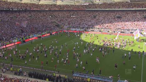 Mit einem Tor in der Nachspielzeit rettet sich der VfB Stuttgart aus der Relegation. Nach Abpfiff ist die Ekstase der Fans kaum zu bremsen!