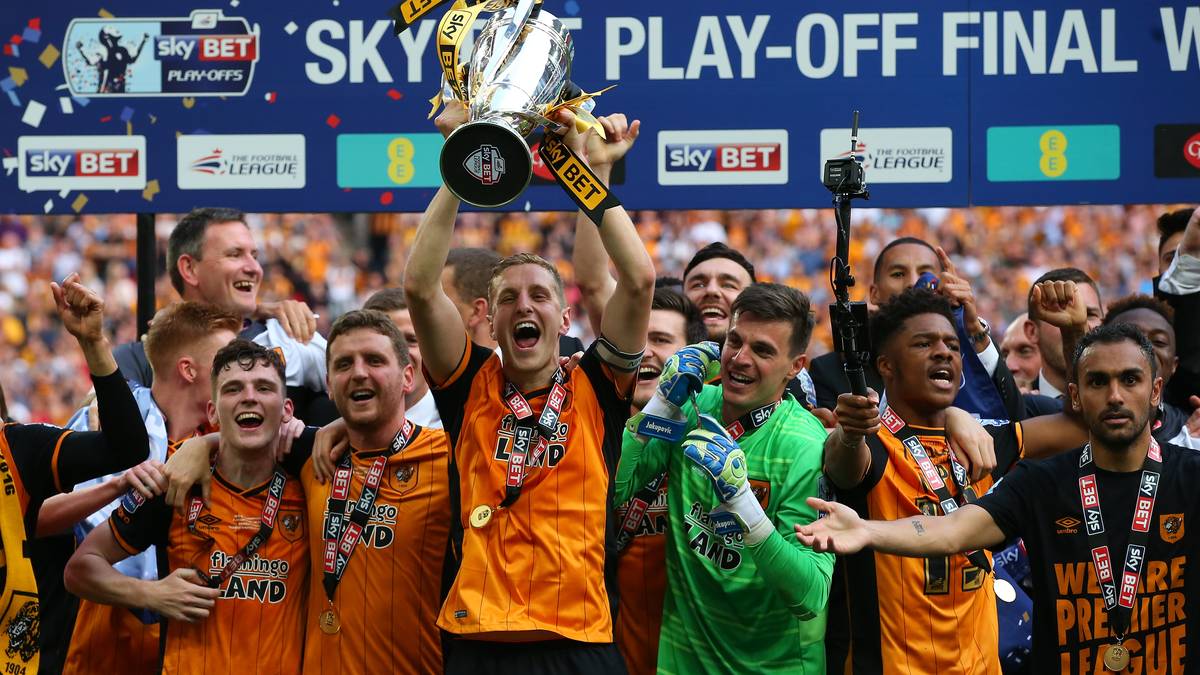 49: Immerhin 49 Spieler kicken nicht bei einem Erstligisten, 36 dieser Spieler sind in England aktiv (im Foto: Hull City feiert die Meisterschaft in der zweitklassigen Football League Championship)
