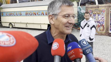 Herbert Hainer spricht in einer Medienrunde über das Comeback von Manuel Neuer, eine mögliche Absage des Pokalspiels in Saarbrücken und den Erfolg von Bayer Leverkusen mit Xabi Alonso.