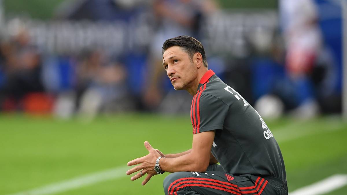 Doch dann wendet sich das Blatt. Vier Spiele in Serie ohne Sieg, davon zwei Pleiten, lassen Kovac Respekt einbüßen. Klub-Protagonisten, deren Wort Gewicht hat, lassen Kovac plötzlich allein dastehen. Beispiele gefällig?