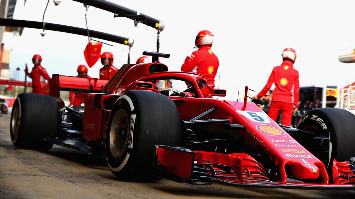 Auch bei den Reifen hat Pirelli einige Veränderungen vorgenommen. So gibt es nun sieben Reifenmischungen mit den neuen Kategorien Hypersoft und Superhard. Insgesamt wurden alle Reifen eine Stufe weicher gemacht. Dadurch erhoffen sich die Verantwortlichen mehr Boxenstopps und damit auch mehr Spannung in den Rennen