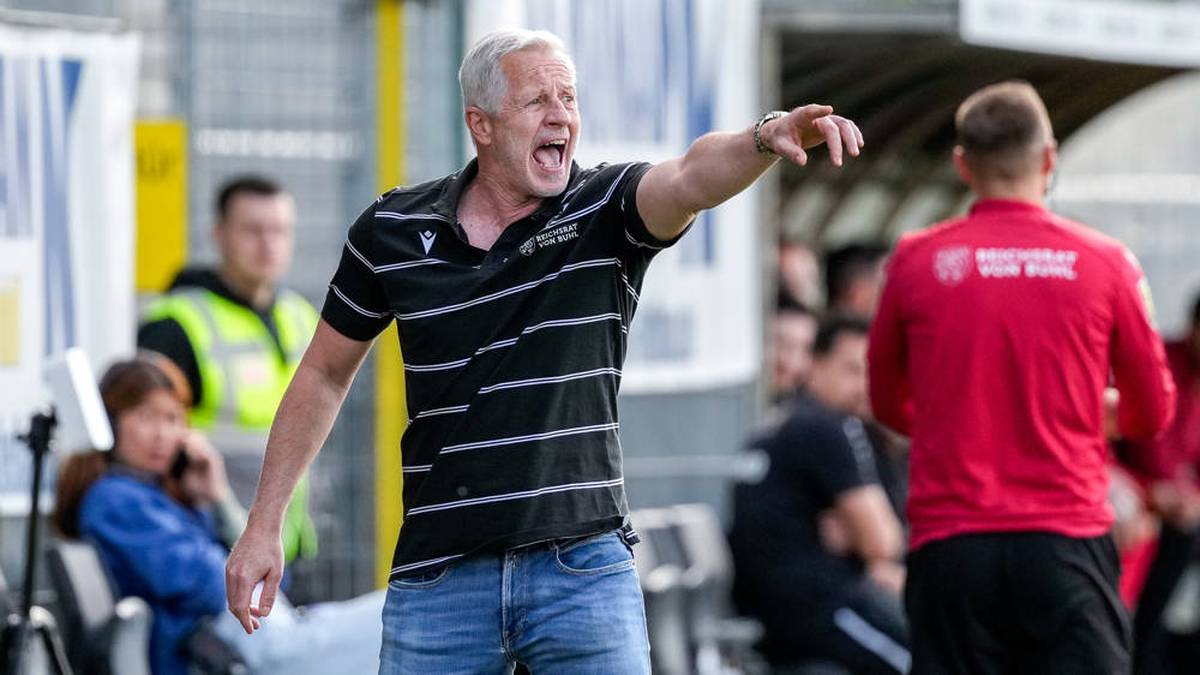 Drittligist trennt sich von Ex-Schalke-Coach