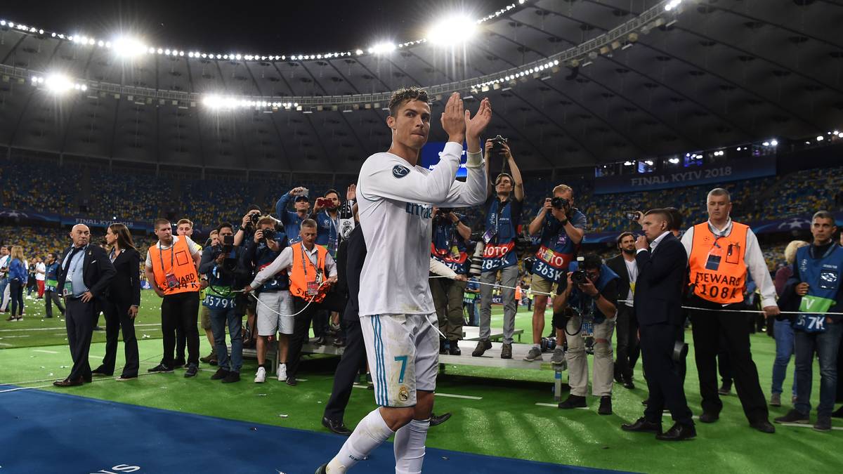 CRISTIANO RONALDO (33, Vertrag bis 2021): Wurde mit seiner Abschiedsandeutung nach dem Finale seinem Ruf als Diva gerecht. Fühlt sich vor allem von Präsident Florentino Perez auf den Schlips getreten. Fordert mehr Wertschätzung. Könnte nach neun Jahren tatsächlich gehen. Real soll ab 150 Millionen Euro gesprächsbereit sein