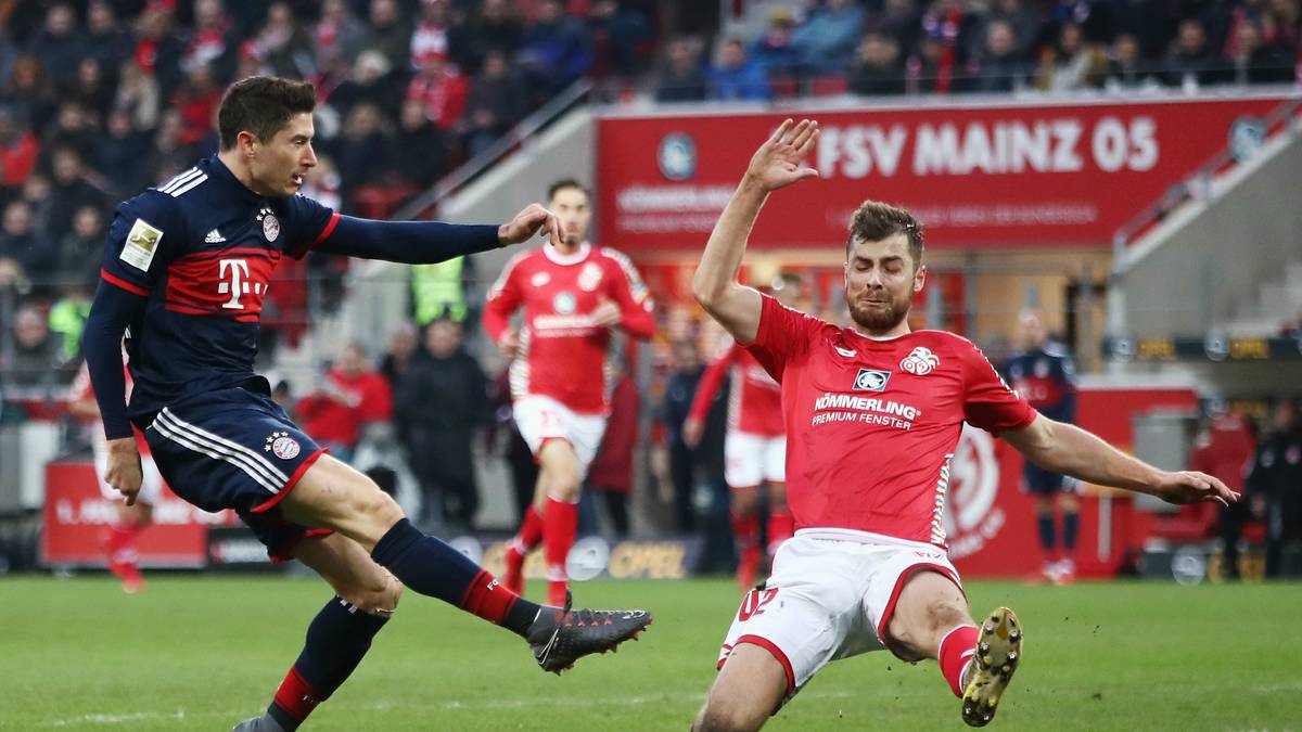 Februar 2018: Nach mehr als zehn Jahren Zusammenarbeit wird Lewandowskis Trennung von seinem Berater Kucharski publik. Entsprechende Medienberichte aus Polen werden SPORT1 bestätigt