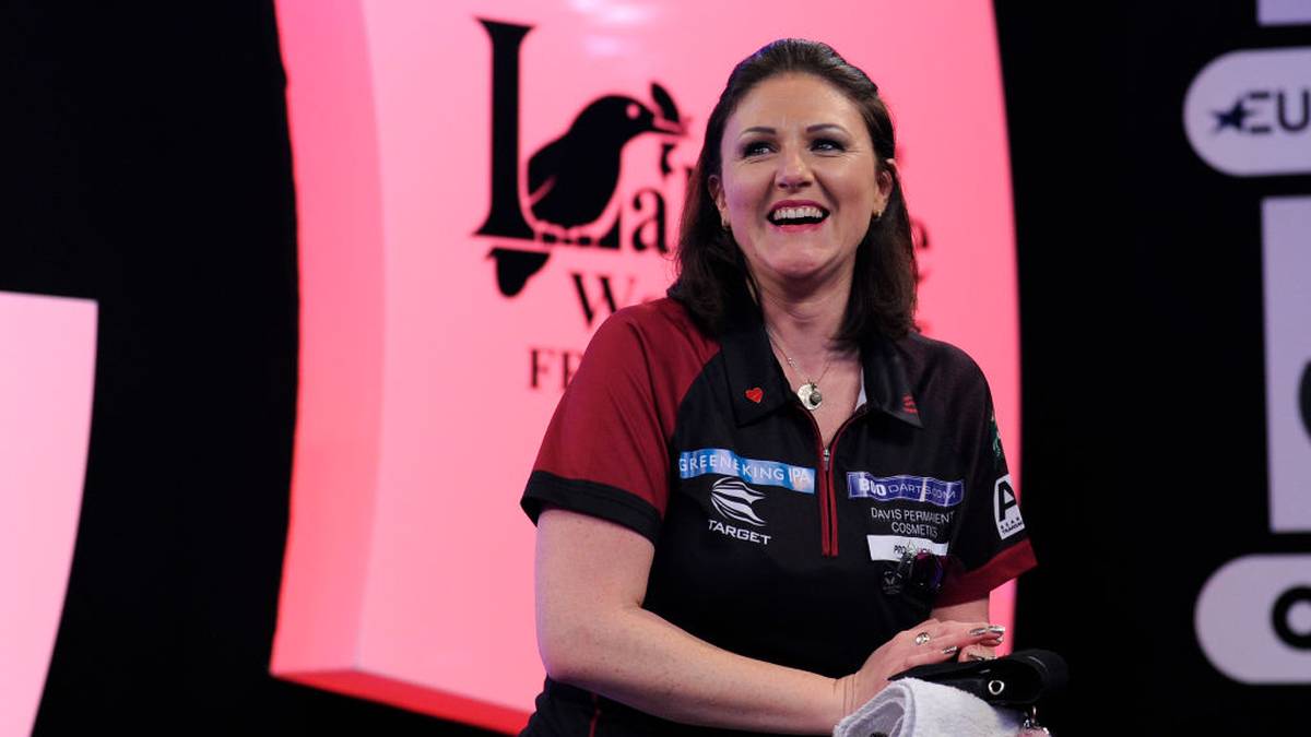 LORRAINE WINSTANLEY: Die Ehefrau von Darts-Profi Dean Winstanley steht seit 2019 Jahr bei der PDC unter Vertrag. Erfolge kann die 44-Jährige bislang aber nur bei der BDO feiern, Anfang des Jahres 2019 muss sie sich bei der WM erst im Finale gegen Mikuru Suzuki geschlagen geben