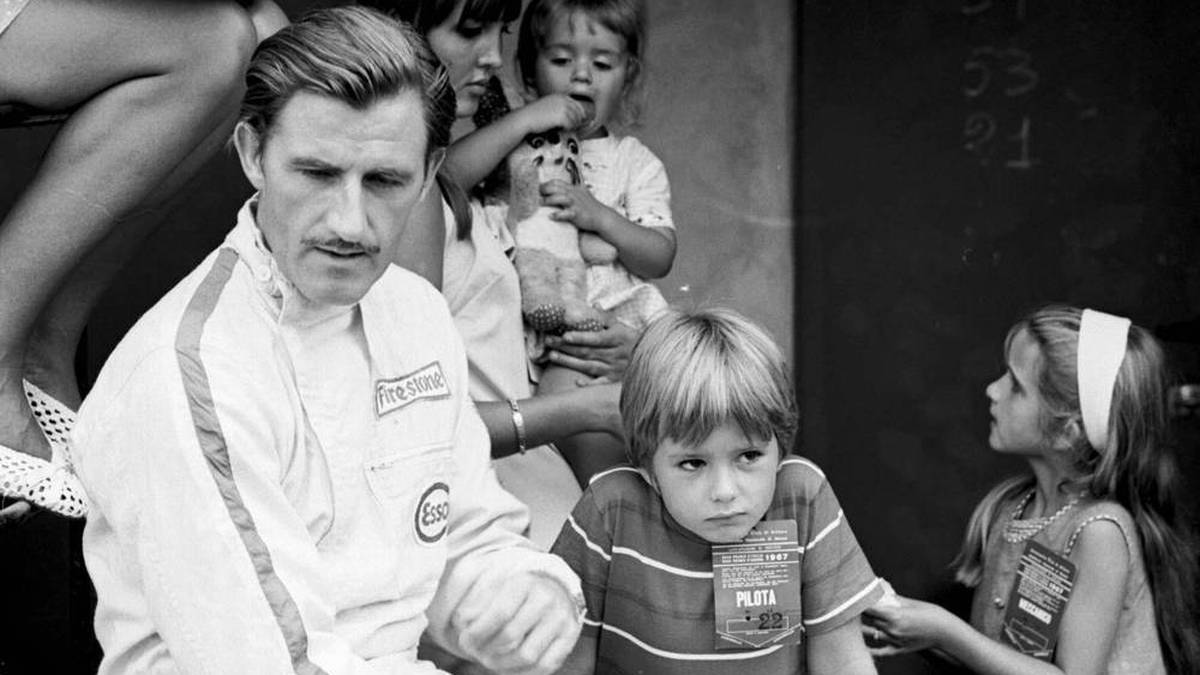 Graham Hill mit seiner Familie im Jahr 1967 (Sohn Damon vorn neben ihm)