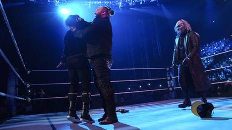Bray Wyatt (M.) und der mysteriöse Uncle Howdy forderten bei WWE SmackDown Brock Lesnar und Bobby Lashley heraus