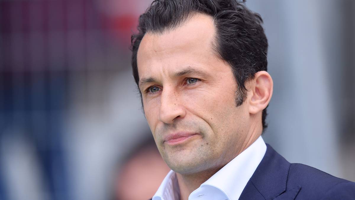 "Man muss sich bei ManCity entschuldigen, dass die ganze Zeit über den Spieler gesprochen wurde. Wir sind gut beraten, nichts mehr über die Sache zu sagen, sondern nach außen und nach innen Ruhe zu bewahren. Wir müssen diese Sache jetzt ruhen lassen"