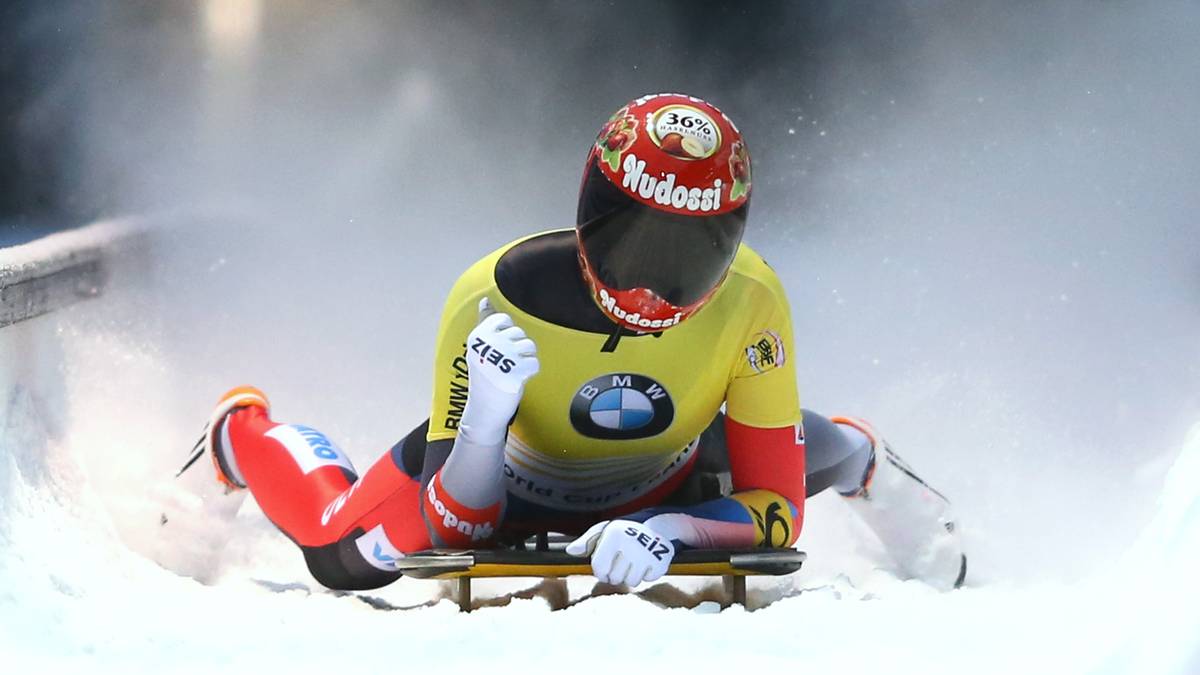 SKELETON: Mit dem Kopf voraus stürzen sich die wagemutigen Sportler die Eisröhre hinunter. Die Sportart ist seit 2002 wieder im olympischen Programm