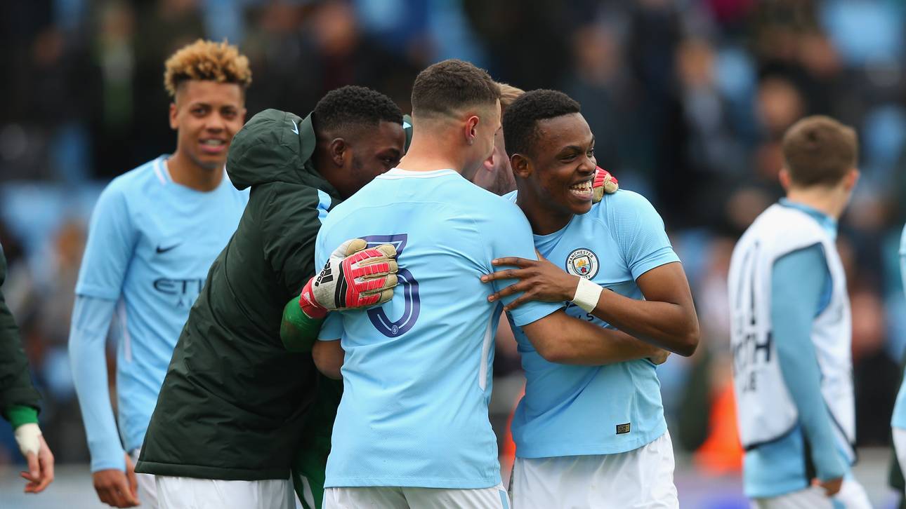 Rabbi Matondo (r.) soll bei Borussia Mönchengladbach ganz oben auf der Wunschliste stehen