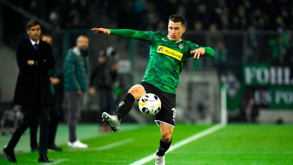 Moenchengladbach's Austrian defender Stefan Lainer controls the ball during the UEFA Europa League Group J football match Borussia Moenchengladbach v Roma in Moenchengladbach, western Germany, on November 7, 2019. (Photo by INA FASSBENDER / AFP) (Photo by INA FASSBENDER/AFP via Getty Images)
