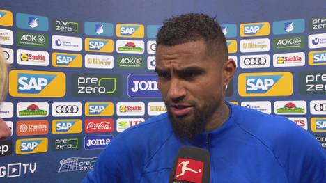 Kevin-Prince Boateng erklärt im Interview, warum Florian Niederlechner während dem Spiel auf sein Handy geguckt hat.