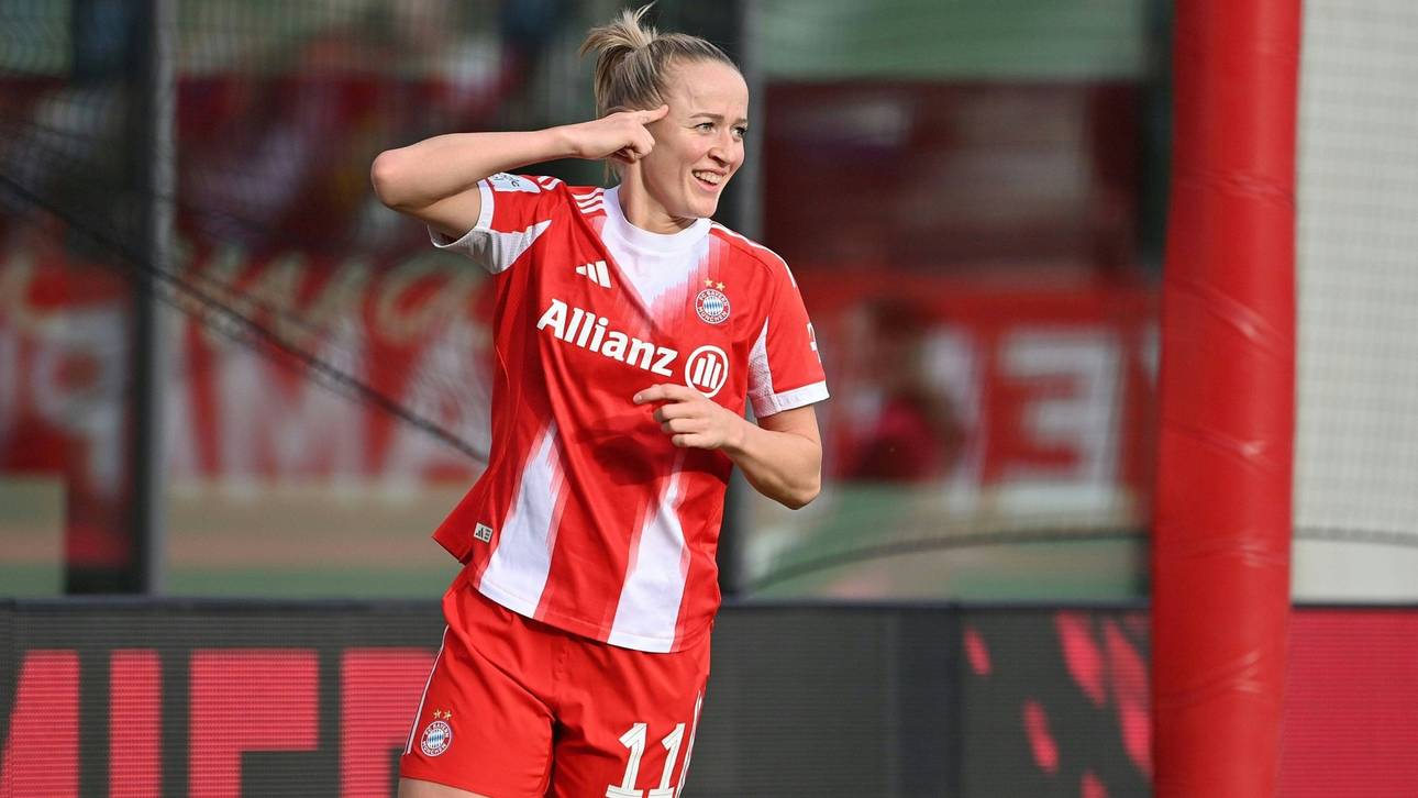 Schüller jubelt über ihren zweiten Treffer