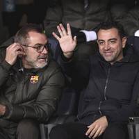 Xavi bleibt doch beim FC Barcelona - und erklärt seine Entscheidung. Der einstige Weltklassespieler ließ sich von Spielern und Trainern beeinflussen. 