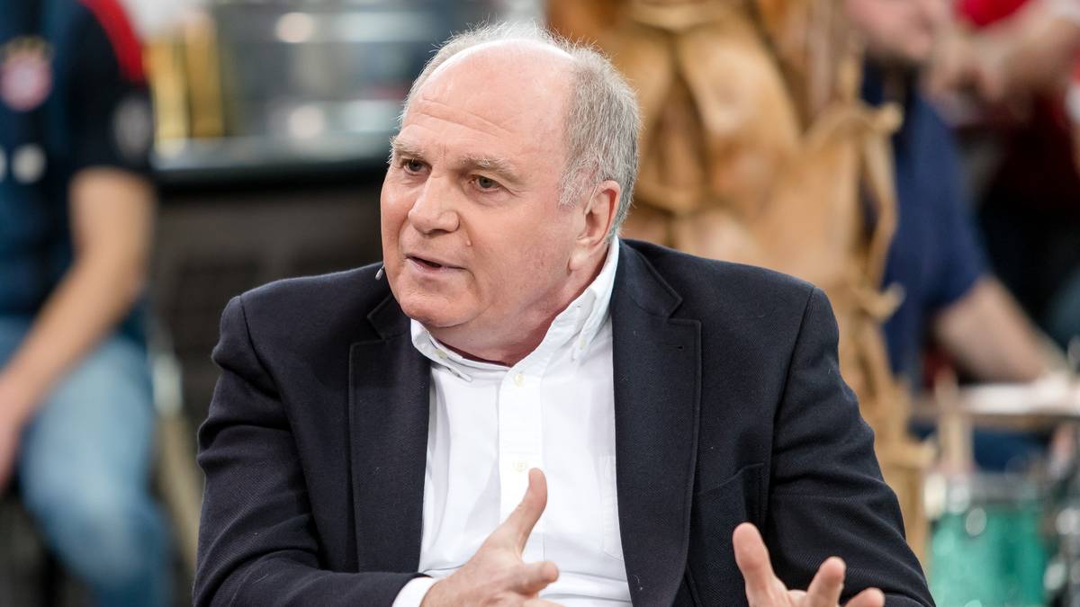 Auch in Sachen Transfers und der öffentlichen Kommunikation dieser gab es zwischen den beiden Bayern-Granden in jüngster Vergangenheit Uneinigkeiten. Fast schon legendär ist die Ankündigung, die Hoeneß im Februar im CHECK24 Doppelpass auf SPORT1 machte. "Wenn Sie wüssten, was wir schon alles sicher haben für die neue Saison", so die vollmundige Ansage