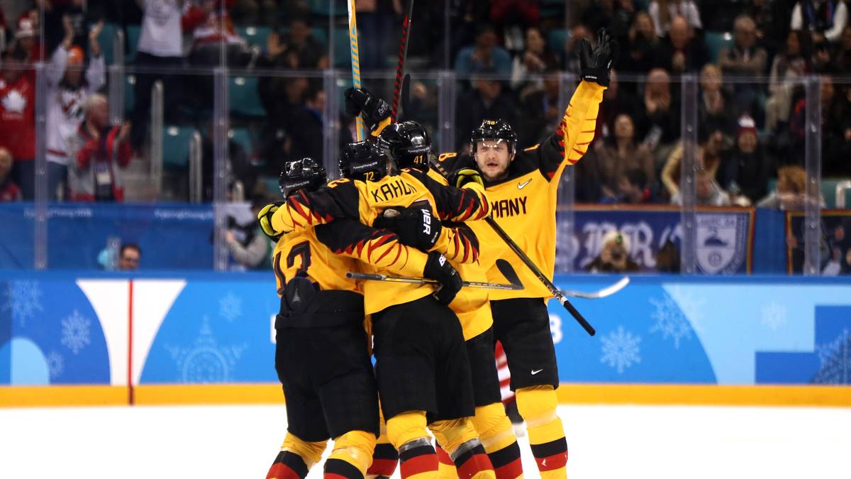 PLATZ 8 - DEUTSCHLAND: Geht das DEB-Team gut mit der hohen Erwartungshaltung um, wird auch in diesem Jahr das Viertelfinale erreicht. Mehr wäre eine große Überraschung. Ohne 14 Olympia-Helden werden sich andere Spieler in den Vordergrund spielen müssen. Zudem sind gerade die Top-Nationen mit NHL-Spielern deutlich stärker besetzt als noch bei Olympia