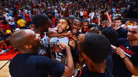 Die Chicago Bulls feiern den Gewinn der Summer League