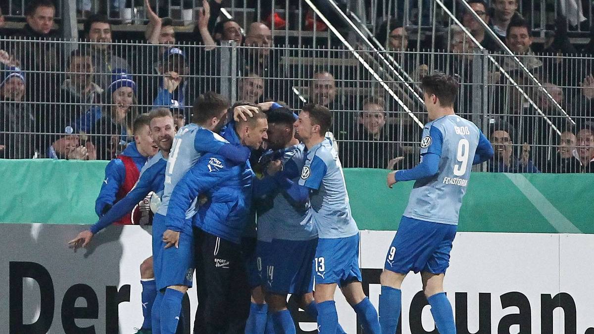 Die endet torlos, doch die Badener sollten am Ende die Sensation knapp verpassen. Weil Solak und Kiermeier verschiessen und Bielefelds Salger als letzter Schütze die Nerven behält, erreichen die Ostwestfalen das Viertelfinale des DFB-Pokals