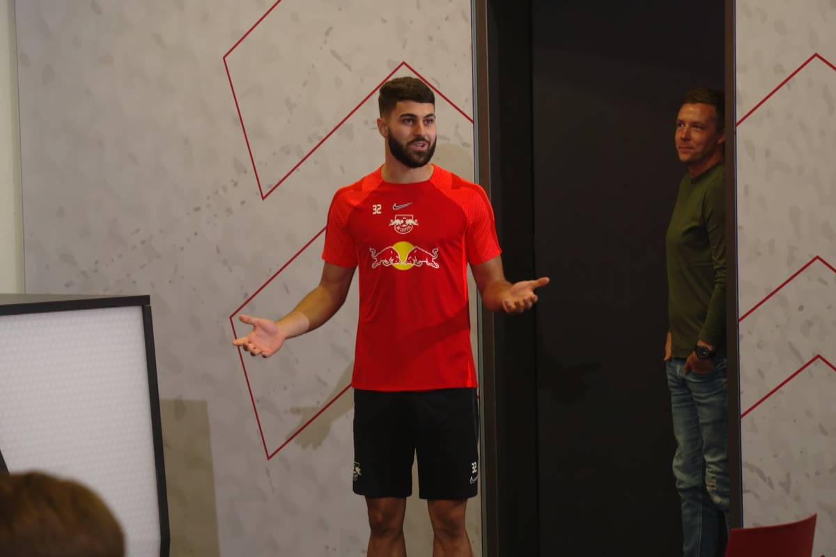 Josko Gvardiol galt in den letzten Tagen als heißer Kandidat für einen Wechsel, nun verkündet er auf der Pressekonferenz vor dem Spiel gegen Frankfurt seine Vertragsverlängerung bei RB Leipzig.