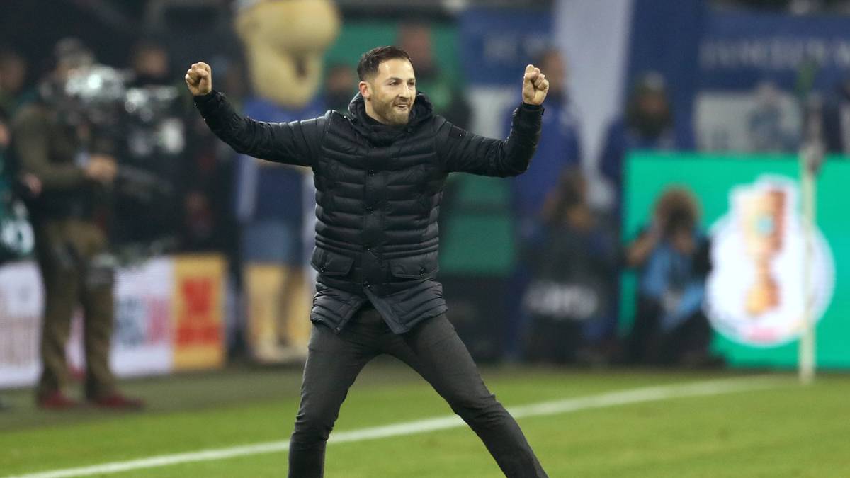 Nach dem Schlusspfiff tanzt Tedesco euphorisch auf dem Rasen. Der Einzug ins Viertelfinale ist sein bislang größter Erfolg als Trainer