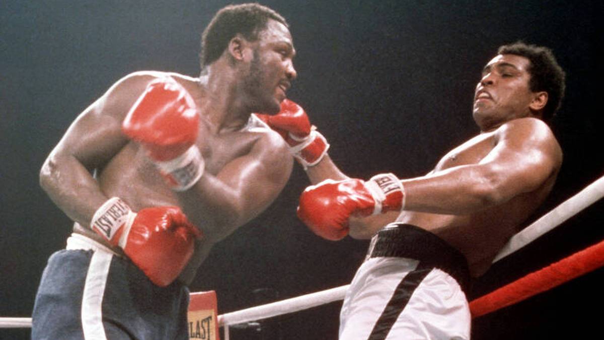 Der Thrilla in Manila war für Joe Frazier (l.) und Muhammad Ali lebensgefährlich