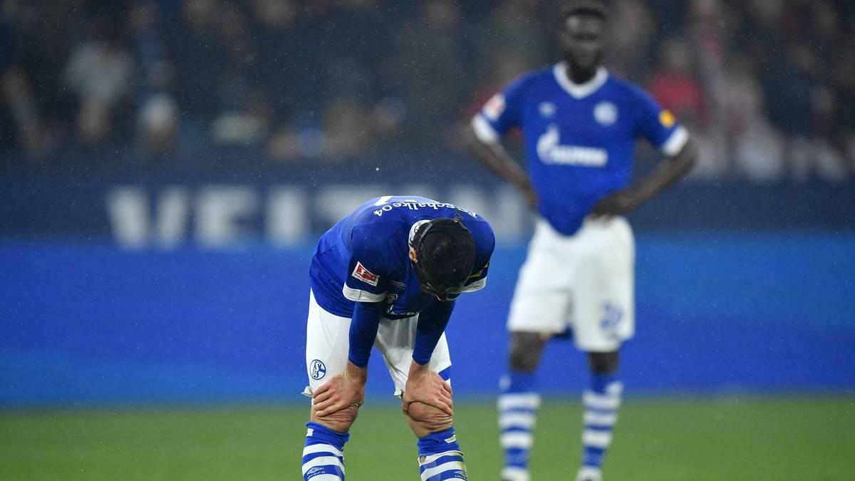Entsetzen auf Schalke! Benjamin Stambouli und Co. gehen vor heimischer Kulisse mit 0:4 gegen Aufsteiger Fortuna Düsseldorf baden