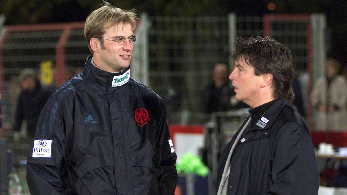 Martin Andermatt im Gespräch mit Jürgen Klopp in der Saison 2001/2002
