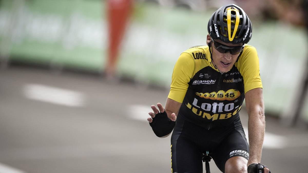 ROBERT GESINK (9. Etappe): Portes Sturz schockiert alle, doch der Australier ist nicht der einzige Radprofi, der auf den rutschigen Abfahrten zu Fall kommt. Bereits früh auf der Etappe erwischt es Robert Gesink, der einen Tag zuvor noch Etappenzweiter war. Von einer Lendenwirbelsäulenfraktur geplagt, muss der Niederländer aufgeben