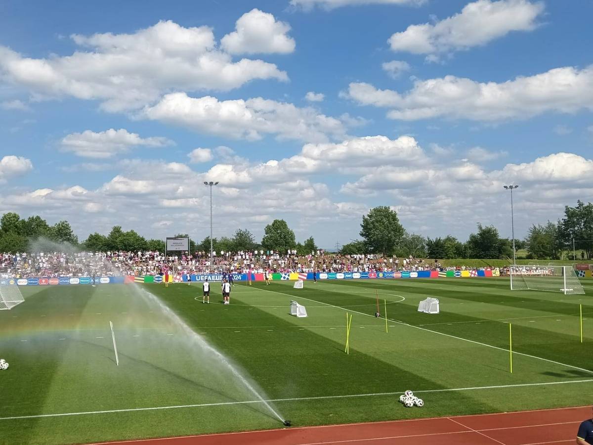 DFB-Team begeistert 4000 Fans