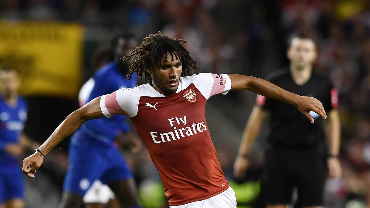 Der ebenfalls in der Zentrale beheimatete Granit Xhaka ist mittlerweile unumstrittener Stammspieler. Dem 26 Jahre alten Elneny (aktueller Marktwert: 10 Mio. Euro) dürften also keine Steine für einen Wechsel in den Weg gelegt werden