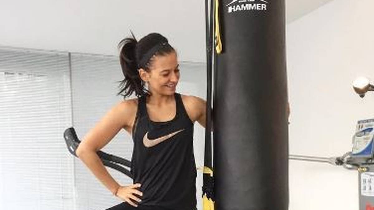 Während ihrer kürzlich verkündeten Schwangerschaft muss sie sich jedoch etwas zurücknehmen. Ganz auf Sport verzichten kann die polnische Schönheit jedoch nicht