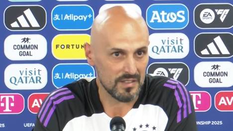 Nick Woltemade spielt eine überragende U21-EM und sticht in der deutschen Mannschaft heraus. Dementsprechend viele Fragen muss Trainer Antonio Di Salvo zum DFB-Star beantworten.