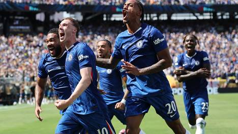 Der FC Chelsea gewinnt die FIFA Klub-WM 2025 und lässt Champions-League-Sieger Paris Saint-Germain keine Chance. Bereits zur Pause führten die Blues mit 3:0.