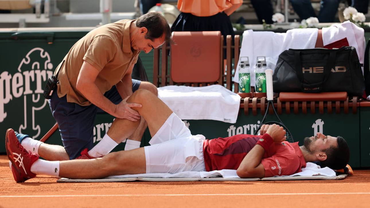 Novak Djokovic musste vom Doktor am Knie behandelt werden