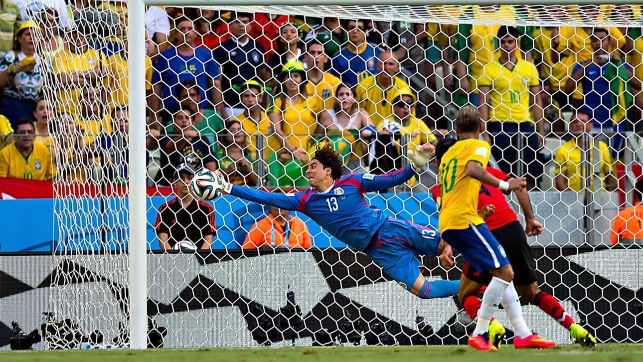 Guillermo Ochoa taucht bei der WM 2014 auf der großen Bühne auf 